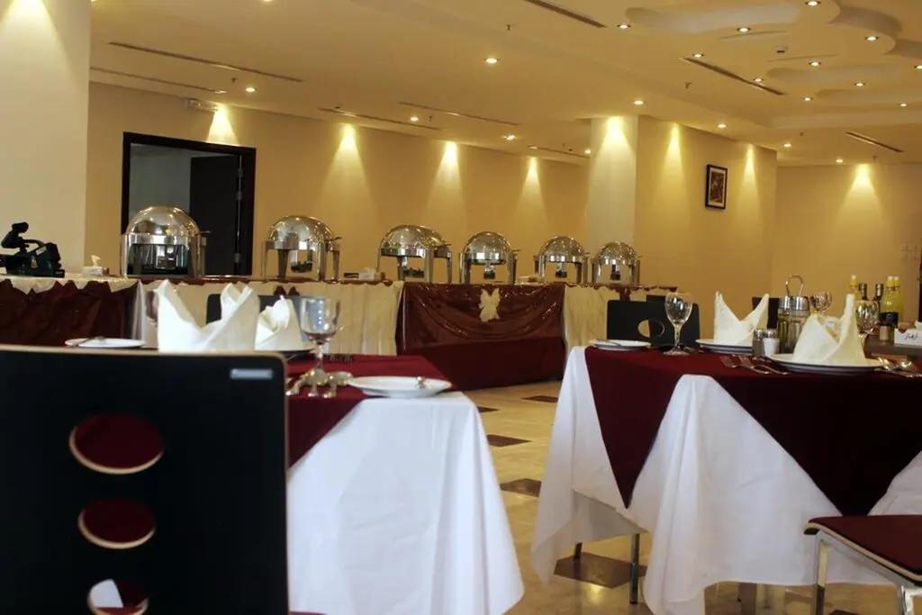 Rawdat Al Qasr Medine Restoran