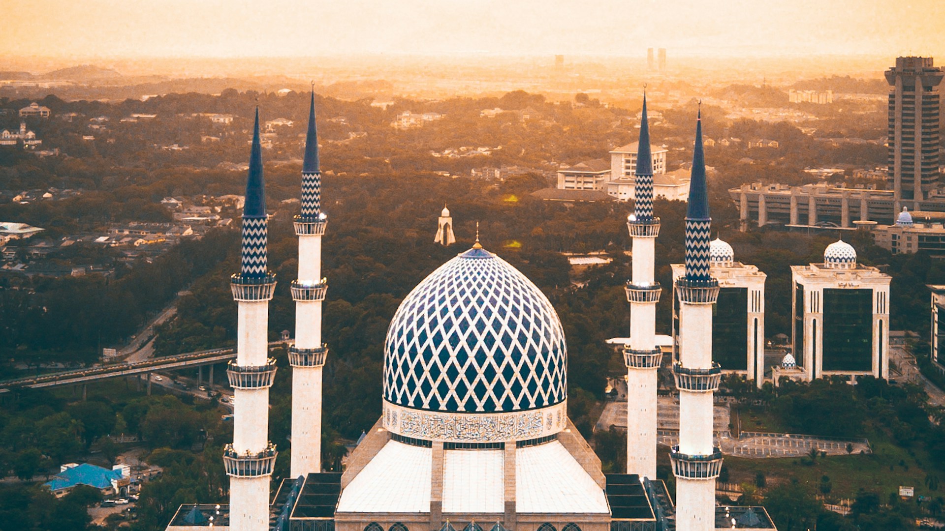 Mekke'de Saat Kaç - Güncel Saat ve Namaz Vakitleri